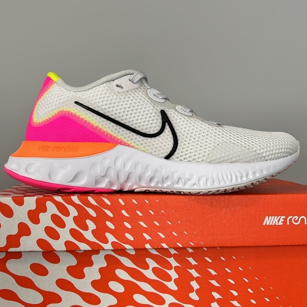 Nike Women’s Nike Renew Run Platinum Tint/Black-White Sneakers NIB New 6
